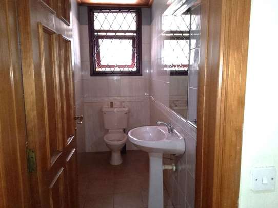 4 Bed Apartment with En Suite in Kilimani image 6