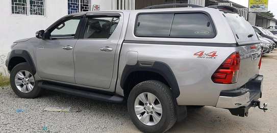 Toyota hilux double cabin image 12