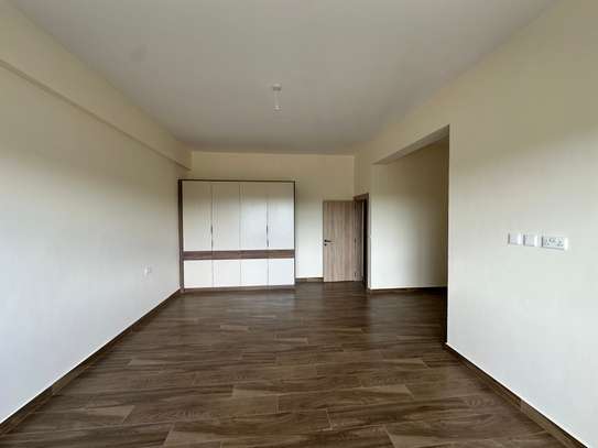 4 Bed Apartment with En Suite at Parklands image 9