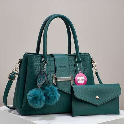 Elegant 2 in one ladies handbag image 3