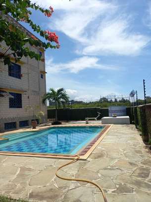 6 Bed Villa with En Suite in Nyali Area image 3