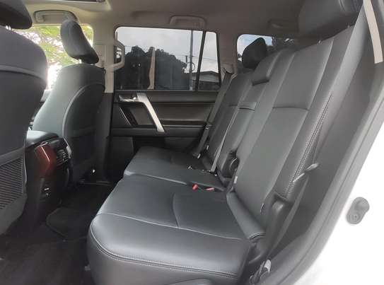 2015 Toyota Landcruiser Prado. Sunroof, Leather seats image 7