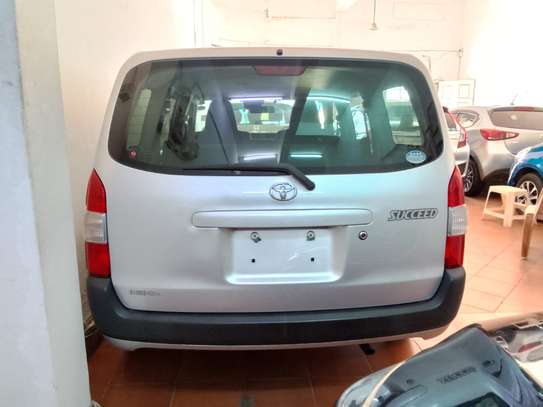 Toyota Succeed image 3