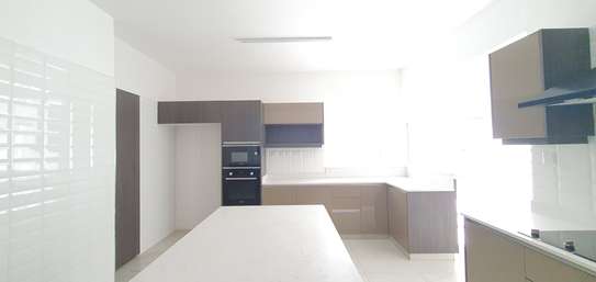 4 Bed Apartment with En Suite in General Mathenge image 14