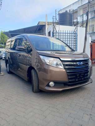 Toyota Noah Hybrid Brown 7 seater 2017 image 3