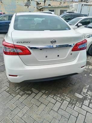 Nissan syphy pearl white image 2
