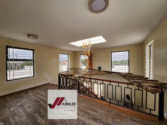 6 Bed House with En Suite in Runda image 9