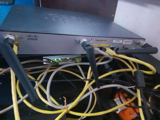 Cisco Router 881 (MPC8300) image 1