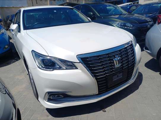 TOYOTA CROWN NEW IMPORT. image 4