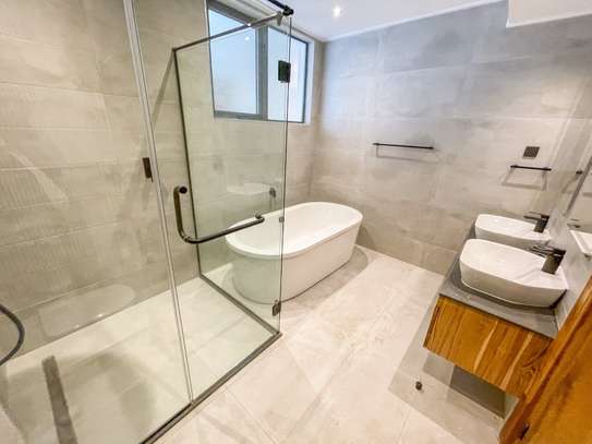 3 Bed Apartment with En Suite in Westlands Area image 5