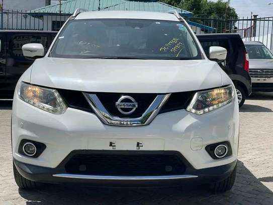 Nissan X-trail white 5seater 2016 4wd image 1