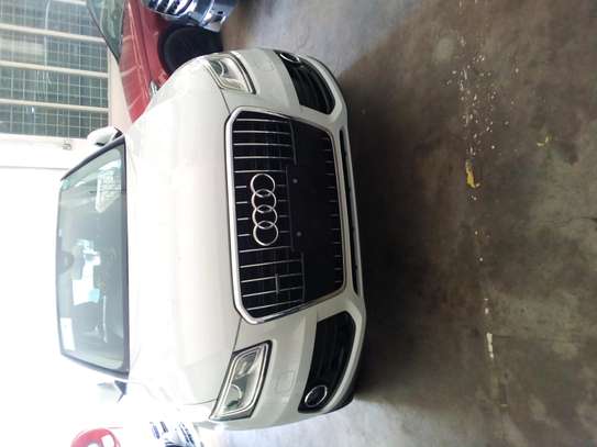 Audi Q5 white image 2