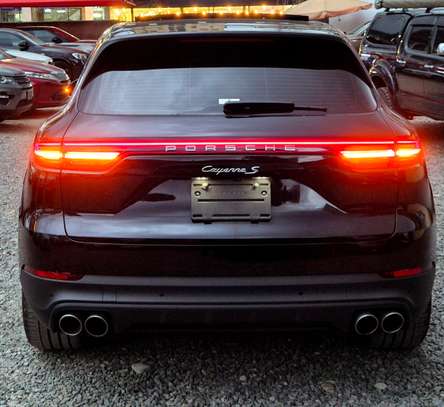 Porsche Cayenne Luxury SUV Black Excellent Condition image 2