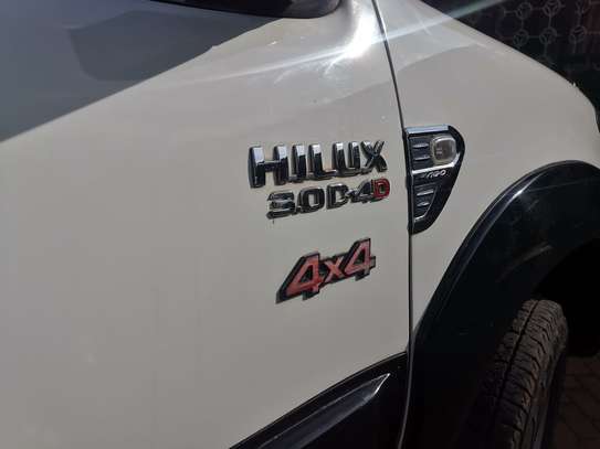 White Toyota Hilux Vigo 3.0D image 6