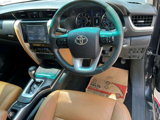 Toyota Fortuner black image 6
