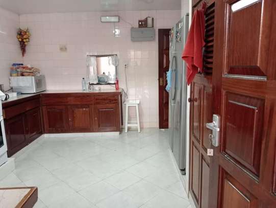 5 Bed Townhouse with En Suite in Westlands Area image 8