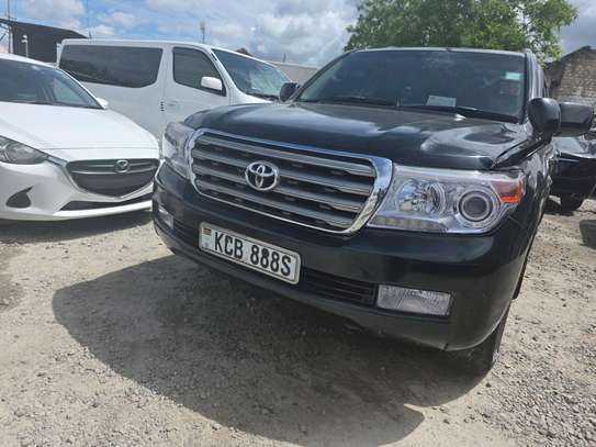 Land Cruiser V8 image 6