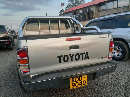 TOYOTA HILUX DOUBLE CABIN LOCAL image 12
