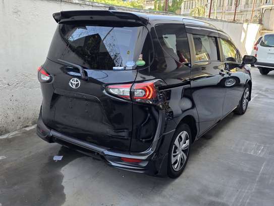 Toyota Sienta Black 2019 image 6