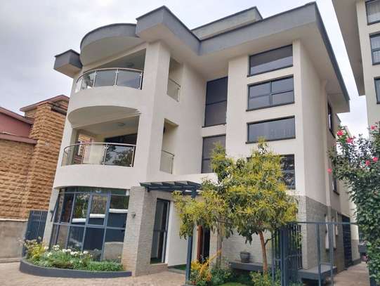 5 Bed House with En Suite in Lavington image 31