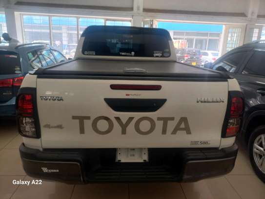 HILUX DOUBLE CUBIN 2019 MODEL image 7