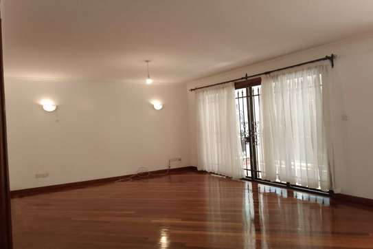 3 Bed Apartment with En Suite in Kilimani image 3