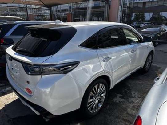 Toyota Harrier GS image 3