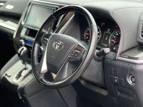 Toyota Aphard 2017 White leather seats image 6