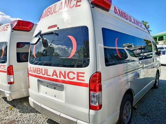 Toyota Hiace Ambulance image 2
