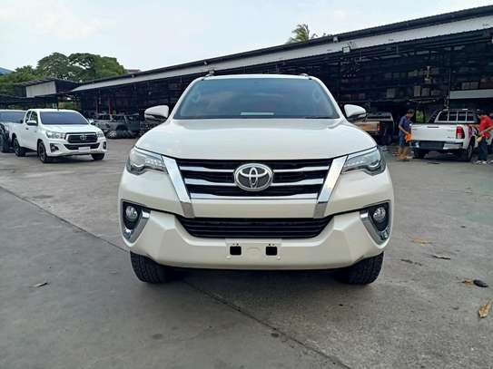 Toyota Fortuner White 2018 4wd image 1