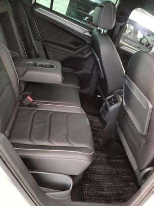 VOLKSWAGEN TIGUAN R LINE WITH SUNROOF image 7