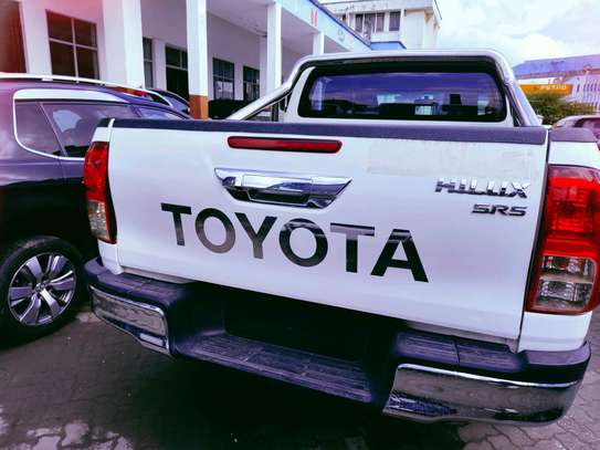 Toyota Hilux double cabin white 2016 image 10