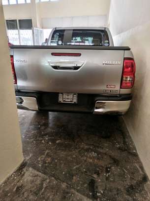 Toyota Hilux double cabin 2019 image 4
