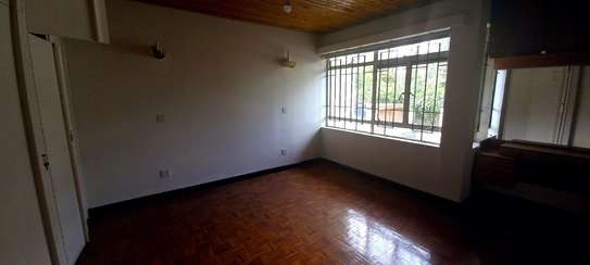 4 Bed Townhouse with Garage in Kilimani image 5