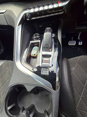 Peugeot 3008 GT image 2