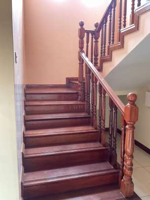 5 Bed Townhouse with En Suite in Nyari image 29