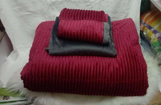 Warm Velvets Cosy woolen comforters image 3
