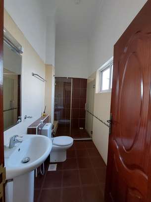 5 Bed House with En Suite in Kyuna image 25