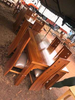6 seater dining table.. image 1