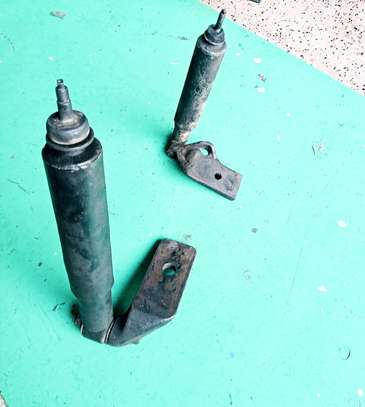 Shock absorbers with brackets image 2