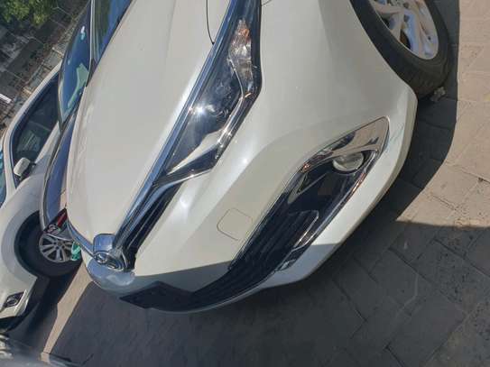 Toyota Auris Hybrid image 8