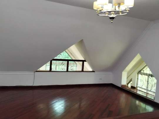 5 Bed House with En Suite in Lavington image 6