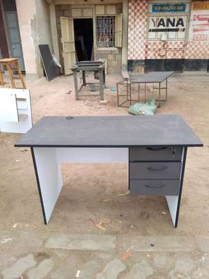 1.2 mtrs office desks available image 3