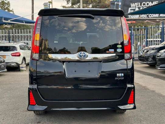 Toyota Noah 2017 model fully loaded black color image 3