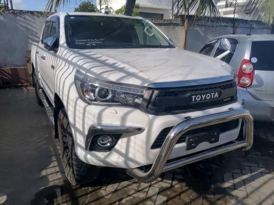 Toyota Hilux Double cabin image 7
