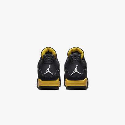 Air Jordan 4 Retro "Thunder" image 4