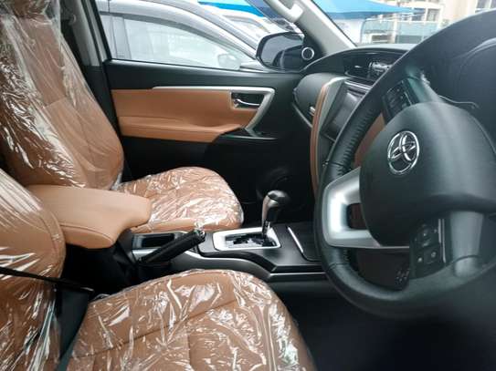 Toyota Fortuner pearl image 4
