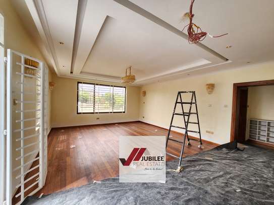 6 Bed House with En Suite in Runda image 10