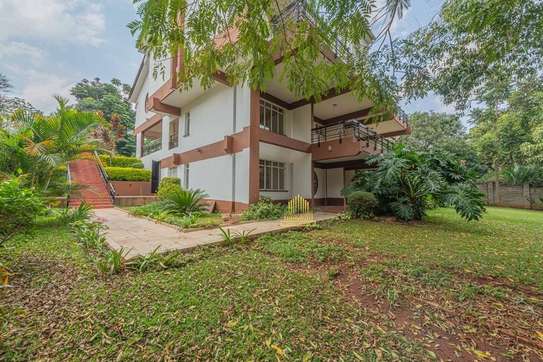 5 Bed House with En Suite in Runda image 2