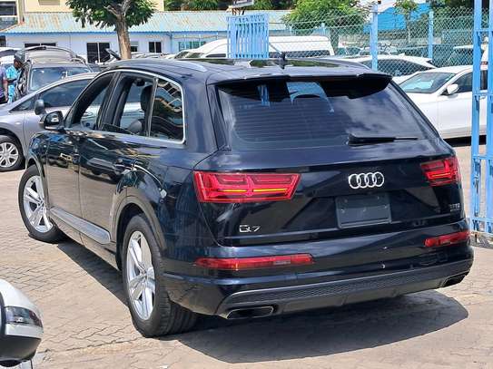 AUDI Q7 image 4